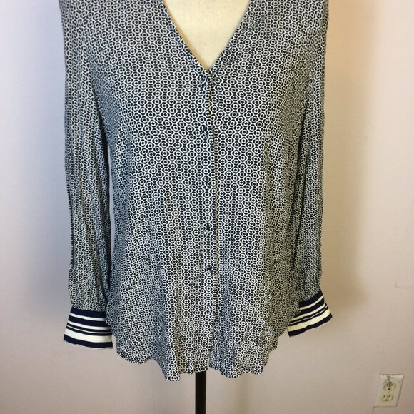 Talbots Blouse Shirt Top Sz M Womans Blue White V-neck Button Front Long Sleeve - Picture 12 of 15